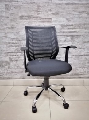 Кресло Barneo K-138 для персонала (черная ткань черная сетка) в Нижнем Тагиле - nizhniy-tagil.ok-mebel.com | фото
